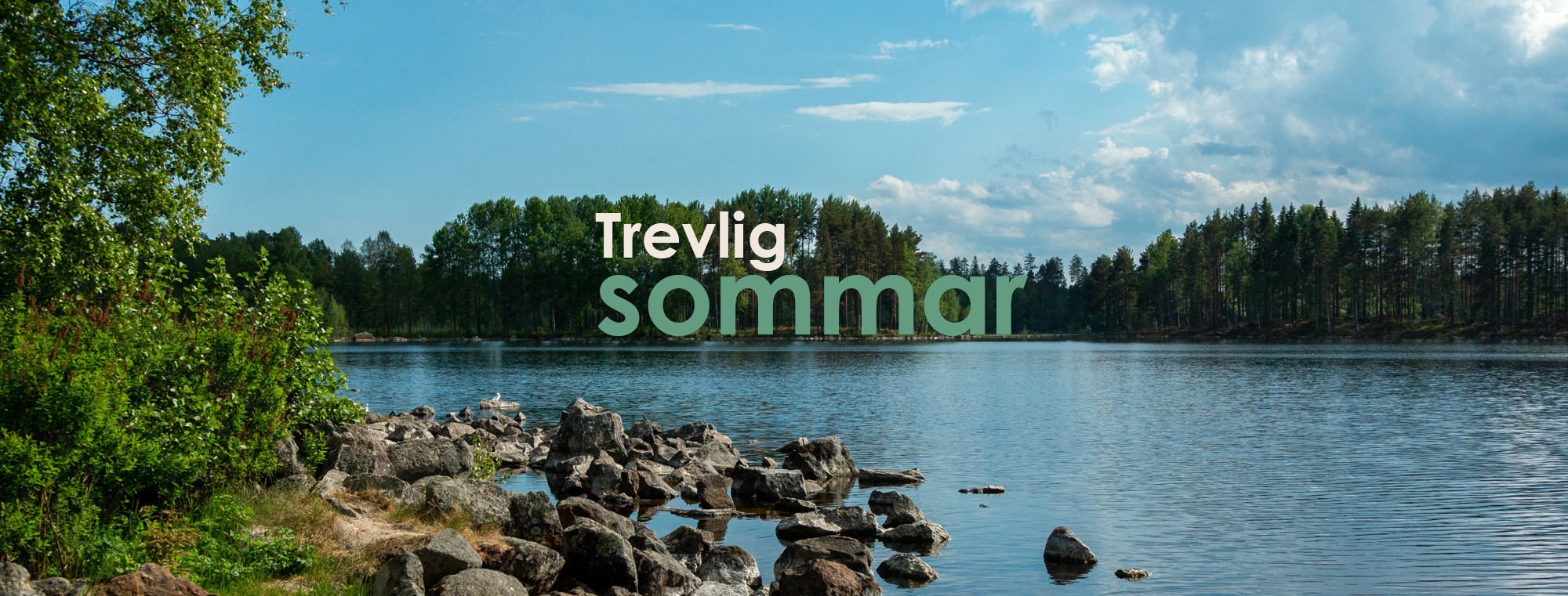 Bilden visar en havsutsikt och blå himmel i Hudiksvall